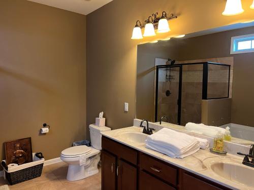 Five Stars Luxury Home - Clarksville, TN