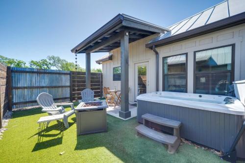 Tempranillo Haus with Hot Tub 2 Miles to Downtown!