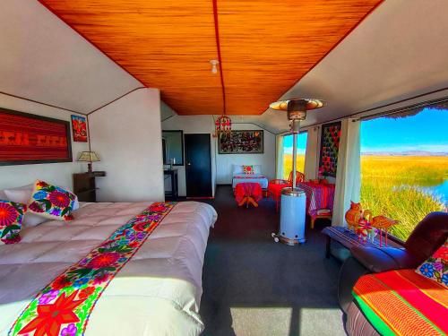 . Titicaca Origins Perú