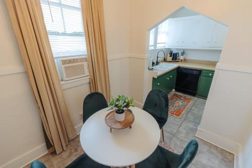 Létesítmények, Historic Revival King Bed Midtown Memphis 66 Fast WiFi Free Parking Yes Pets near Brooks Művészeti Múzeum