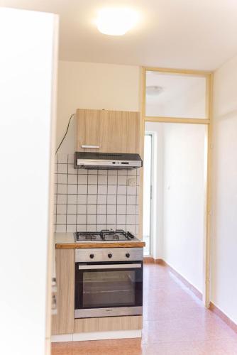 One-Bedroom Apartment image 9