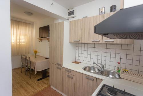 One-Bedroom Apartment image 8