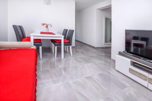 Two-Bedroom Apartment with Terrace image 10