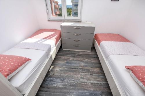 Two-Bedroom Apartment with Terrace image 9