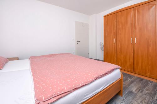 Two-Bedroom Apartment with Terrace image 6