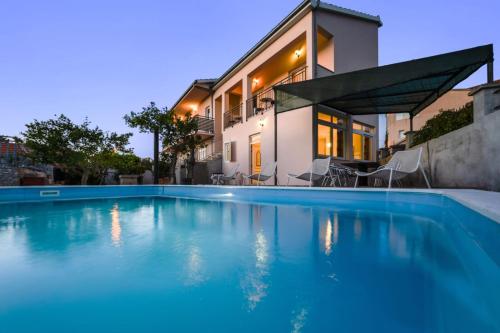 House Jakov