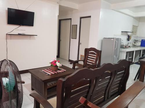 บริการและสิ่งอำนวยความสะดวก, คาร์โลส เรสซิเดนซ์ อิน บาเกียว (Carlos Residence In Baguio) in แคมป์ 7