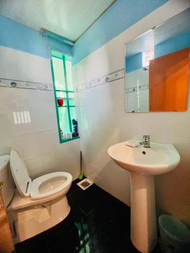 Bathroom, Vietnam Phuot Real Home in Kon Tum