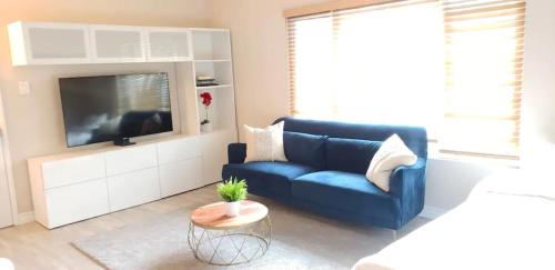 Bright and Modern Room with City Views - Accommodation - Lomita