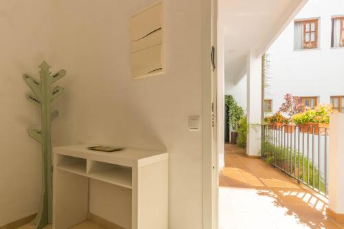 One-Bedroom Apartment image 5