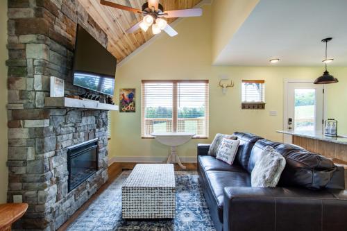 First Love Hot Tub Grill Fireplace in Kodak, USA
