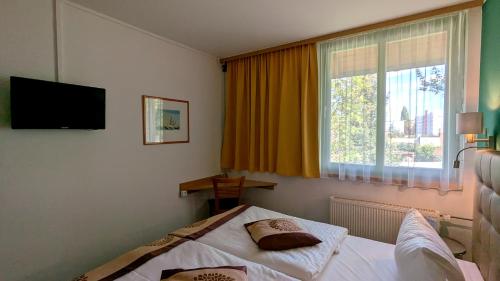 ACRON Hotel Quedlinburg - Tap to explore photos