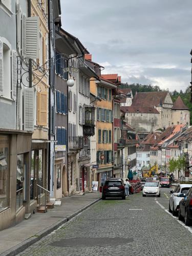  Au clair de la Lune - jusqu´à 4 personnes, centre historique, Pension in Pruntrut bei Fahy