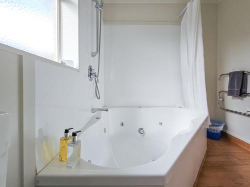 Captain Cook Motor Lodge in Gisborne