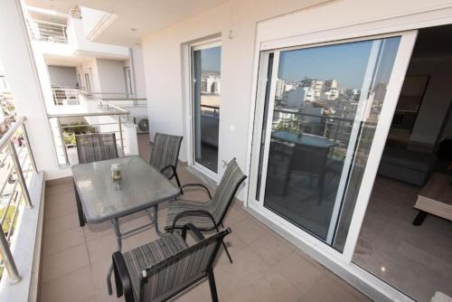 陽台/露台, Lovely 2-bedroom apartment with a city view (F10) in 泰普希賽-烏永尼區