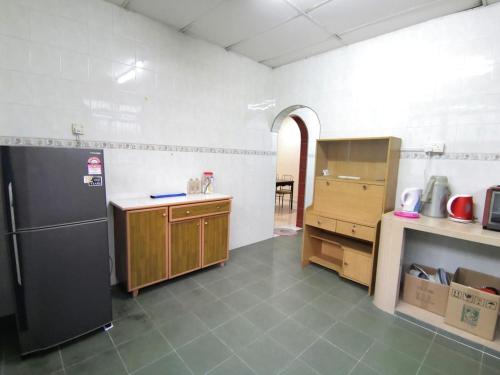 Kitchen, Cosy Homestay Ulu Tiram - Room only in Ulu Tiram