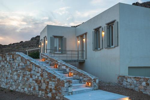 Syros Grace eco-Villa with Jacuzzi & Stuning Views