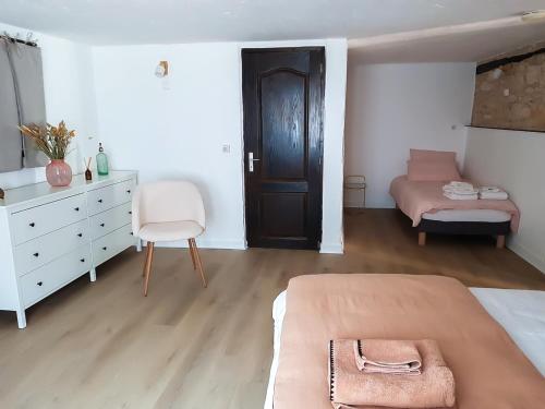 Les chambres du Roc Room Type - Family Room with Garden View