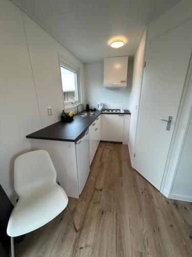 Tiny House in de duinen van IJmuiden aan Zee in 艾默伊登