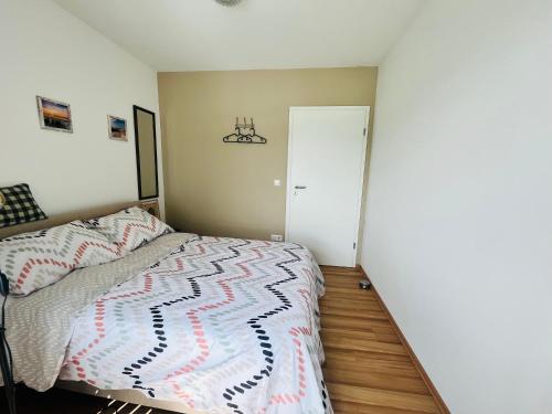 Luxembourg City - 70m2 - Easy parking - Bus - 2 TVs - between City and Forest