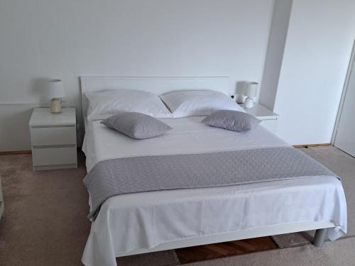 Beach seaview apartment - image 3