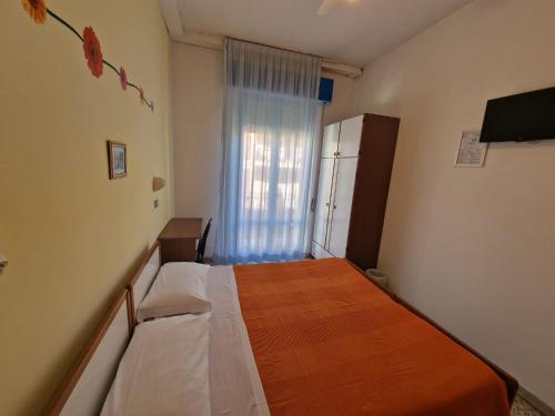 Hotel Clara RIMINI - Tap to explore photos
