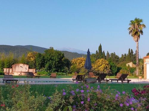 MAS TRAMONTANE chambres d'hôtes avec parc arboré & piscine