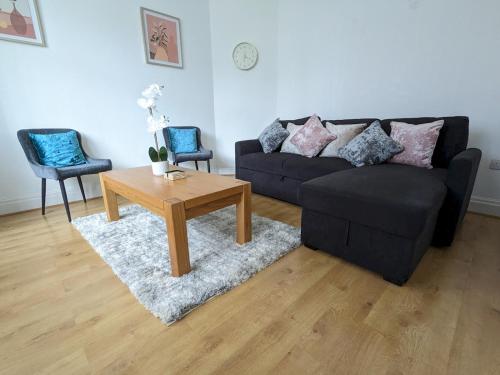 Pass the Keys Spacious Comfortable 3 Bedroom House gîte à louer Bournville