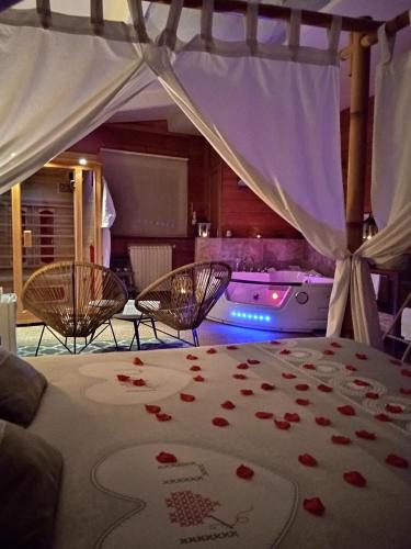 Suite avec SPA et SAUNA privatif - Chambre d'hôtes - Vallères