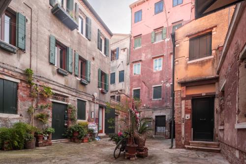 San Pietro Cozy Studio R&R - Tap to explore photos