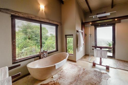 Vannas istaba, Rhino Ridge Safari Lodge in Kwanompondo