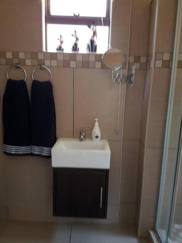 1 Bedroom apartment in Chakas Rock Ballito - image 4