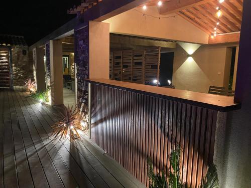 Magnifique villa avec piscine au coeur des vignes in โคโกลิน