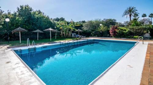 Sotogrande Duplex near Polo, 2 terraces, 2 pools, full south, 7' drive to beaches and Port, 4 people