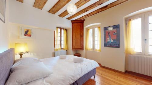 Historic old town apartment in Sion