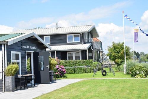  Het Toppunt groot vakantiehuis aan het water in 8606 BT Sneek