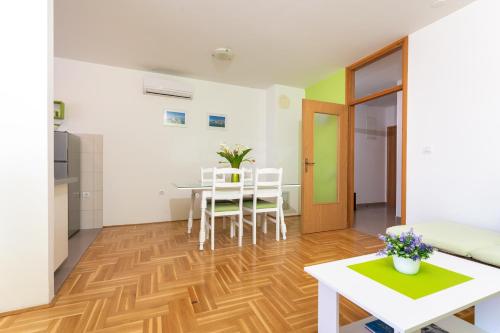 B&B Trogir - Apartment Mali - Bed and Breakfast Trogir