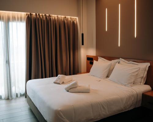 AKROTHEA suites & lounge