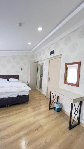 Standard Double Room image 7