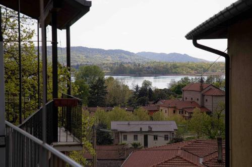 [Vista lago]-Appartamento funzionale con vista - Oltrona al Lago