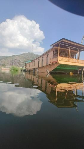 Houseboat Pride of India Srinagar