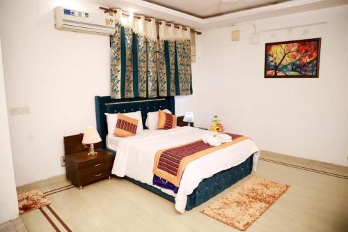Divine India Service Apartment 3 BHK D-198 Saket