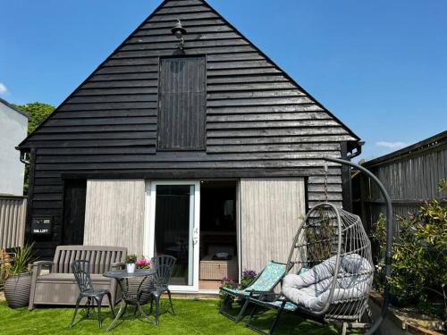 Quirky 1 bedroom barn on the river in Arundel