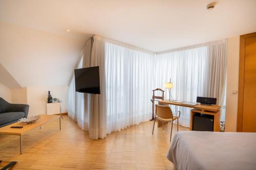 Gran Hotel Victoria - image 11
