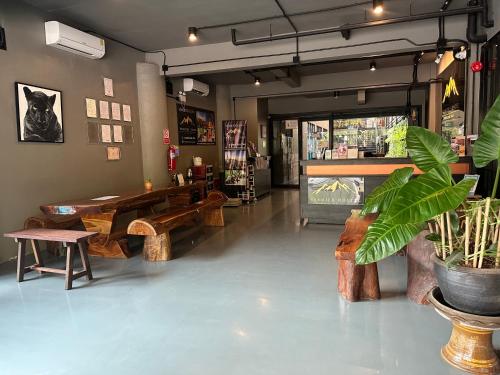 Premier Hostel Chiang Mai - 로비