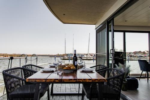 Skats, Hausboot Küstennebel 2 (Hausboot Kustennebel 2) in Ribnitz-Damgarten