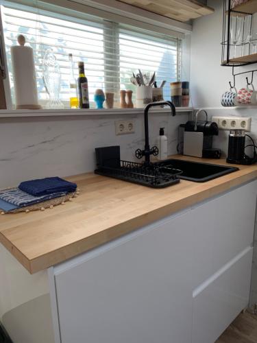 Studio Apartment image 10