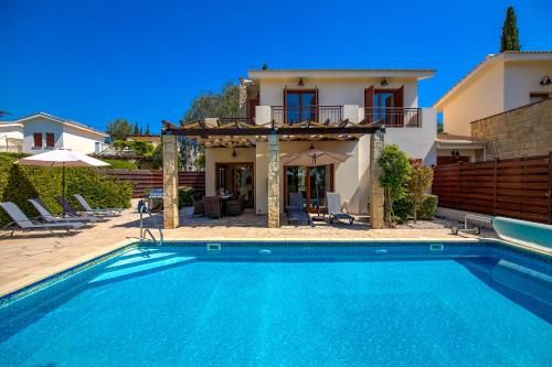 3 bedroom Villa Athina with private pool and golf views, Aphrodite Hills Resort