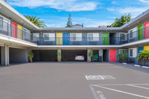 Broadway Motel - image 8