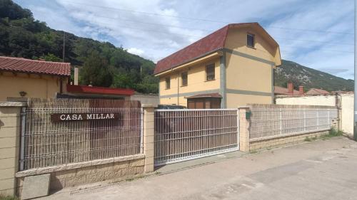 Casa Millar. in La Pola de Gordón
